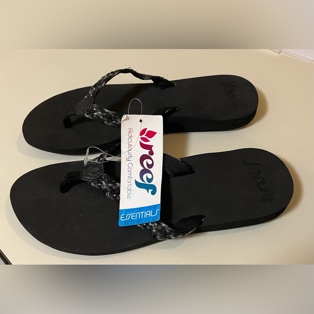 NWT SIZE 8 women’s reef Mallory flip flops